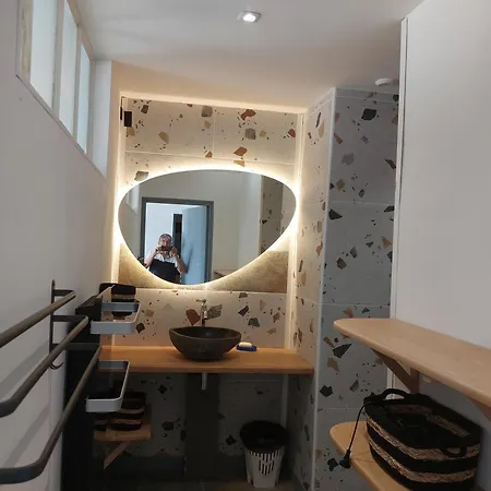 Du Chateau Saint-Laurent-des-Hommes