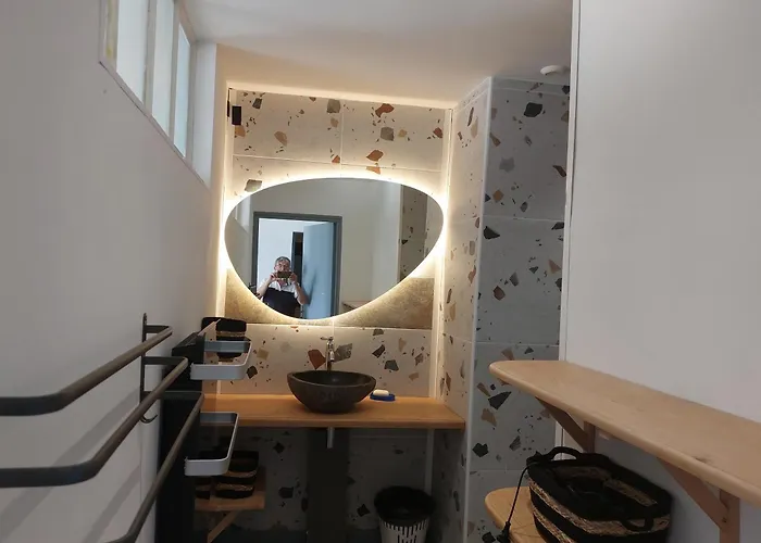 Du Chateau Saint-Laurent-des-Hommes